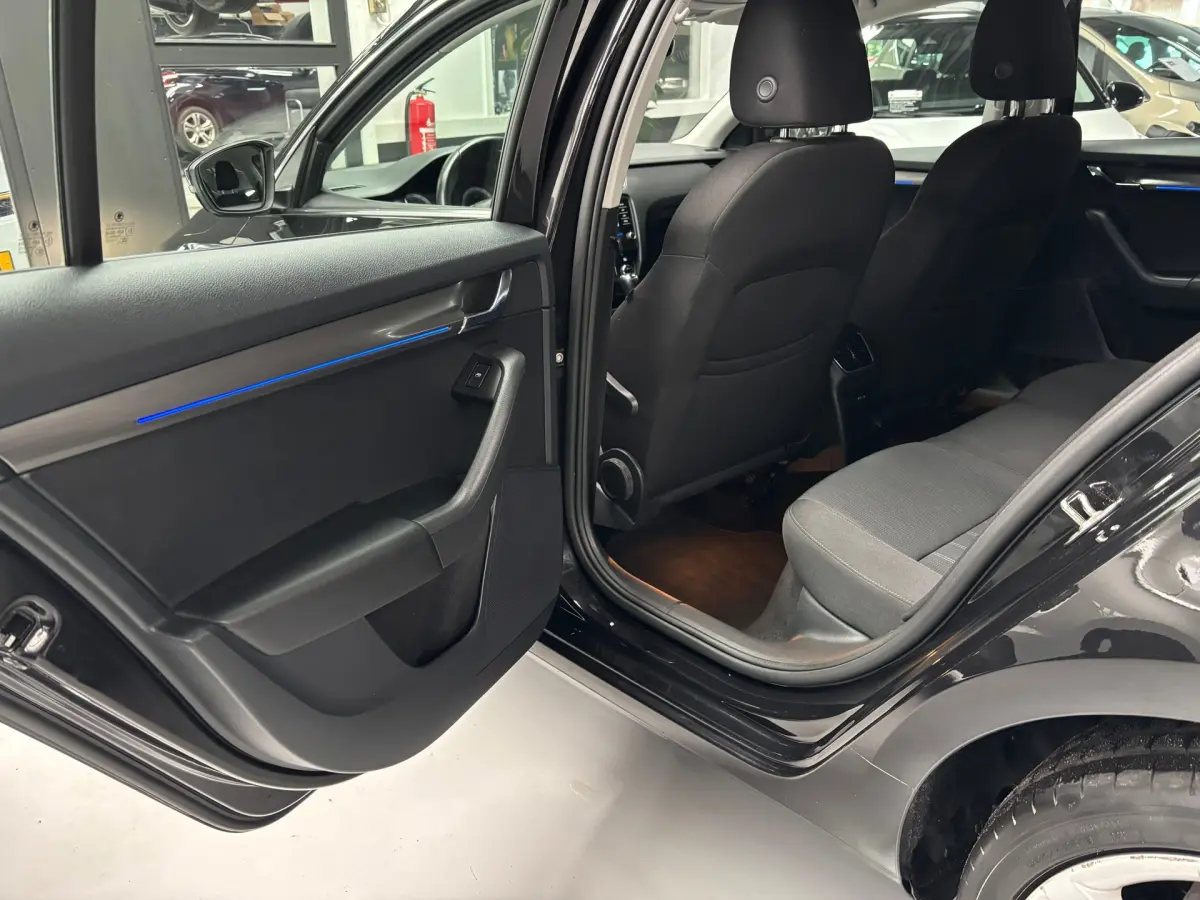 Octavia Combi 1.5 TSI Greentech Business Edition Plus / Carplay