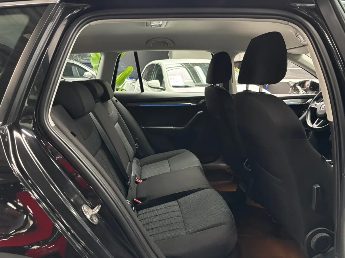 Octavia Combi 1.5 TSI Greentech Business Edition Plus / Carplay