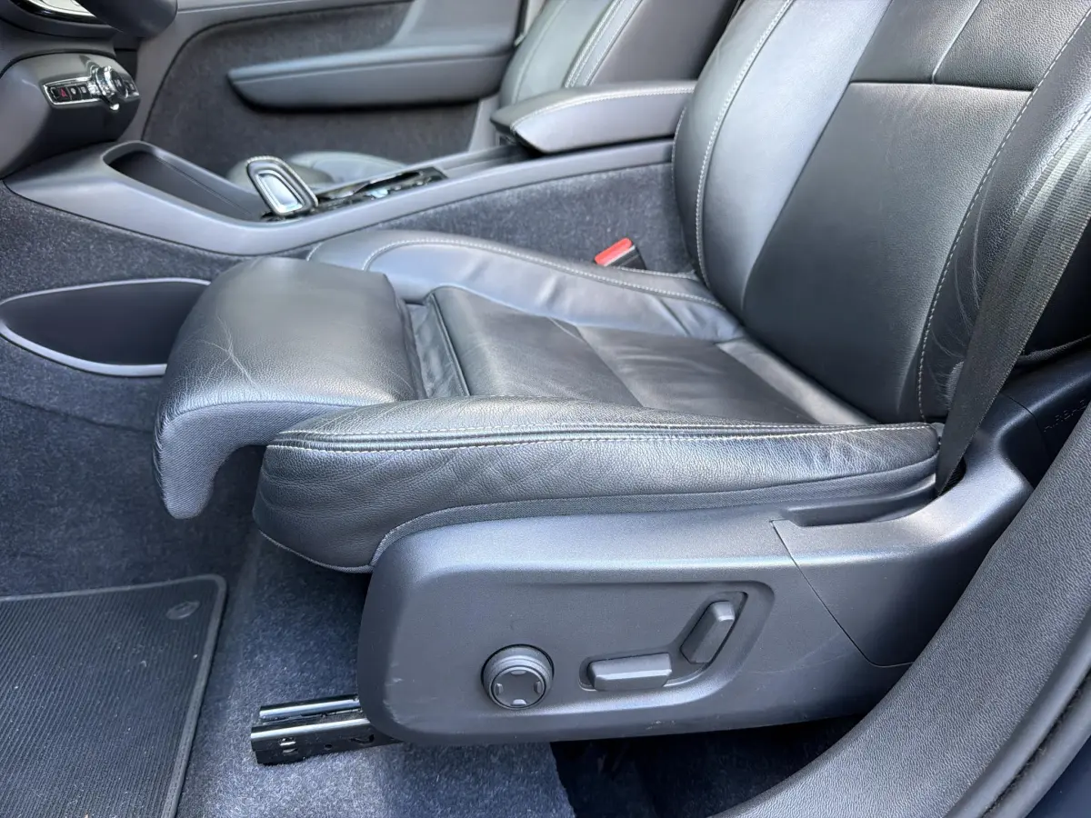 XC40 1.5 T5 Recharge R-Design | Panodak | Leder |