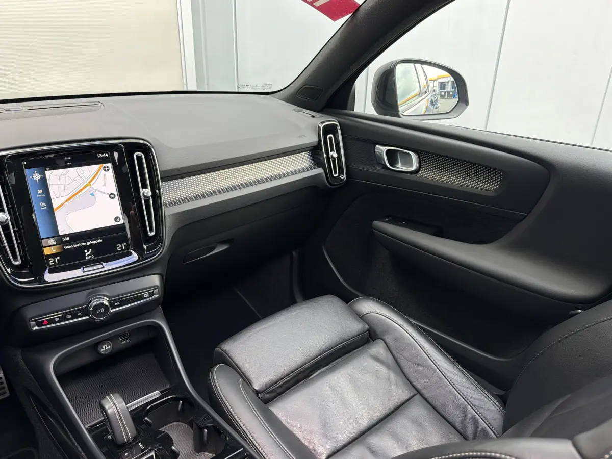 XC40 1.5 T5 Recharge R-Design | Panodak | Leder |