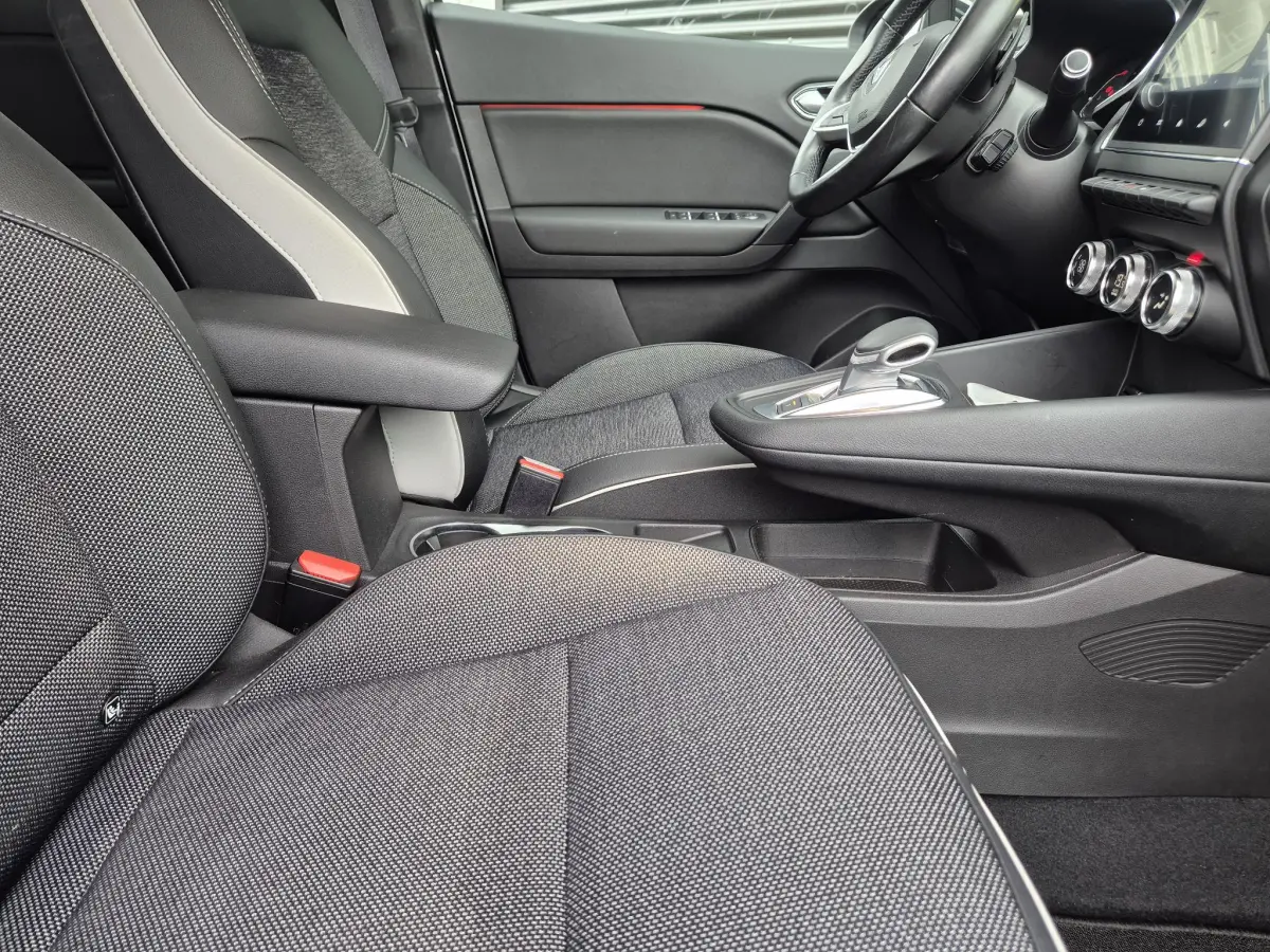 Captur 1.3 TCe 130 EDC AUTOMAAT Intens Camera, Navigatie, Apple/Android Auto, 1e eigenaar
