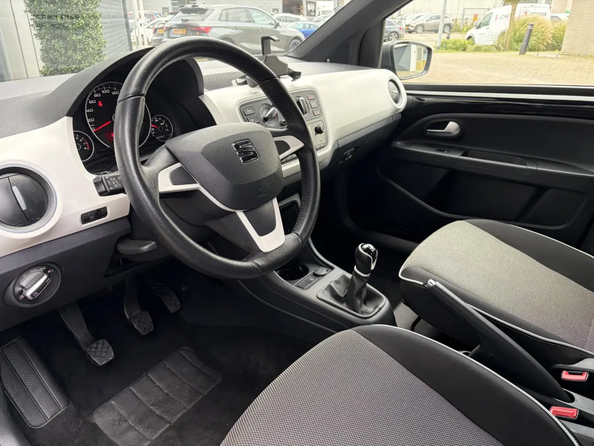 Mii 1.0 Sport | Cruise | Parkeer sensoren | Stoel verwarming | CV |