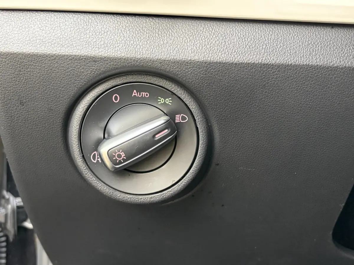 Mii 1.0 Sport | Cruise | Parkeer sensoren | Stoel verwarming | CV |
