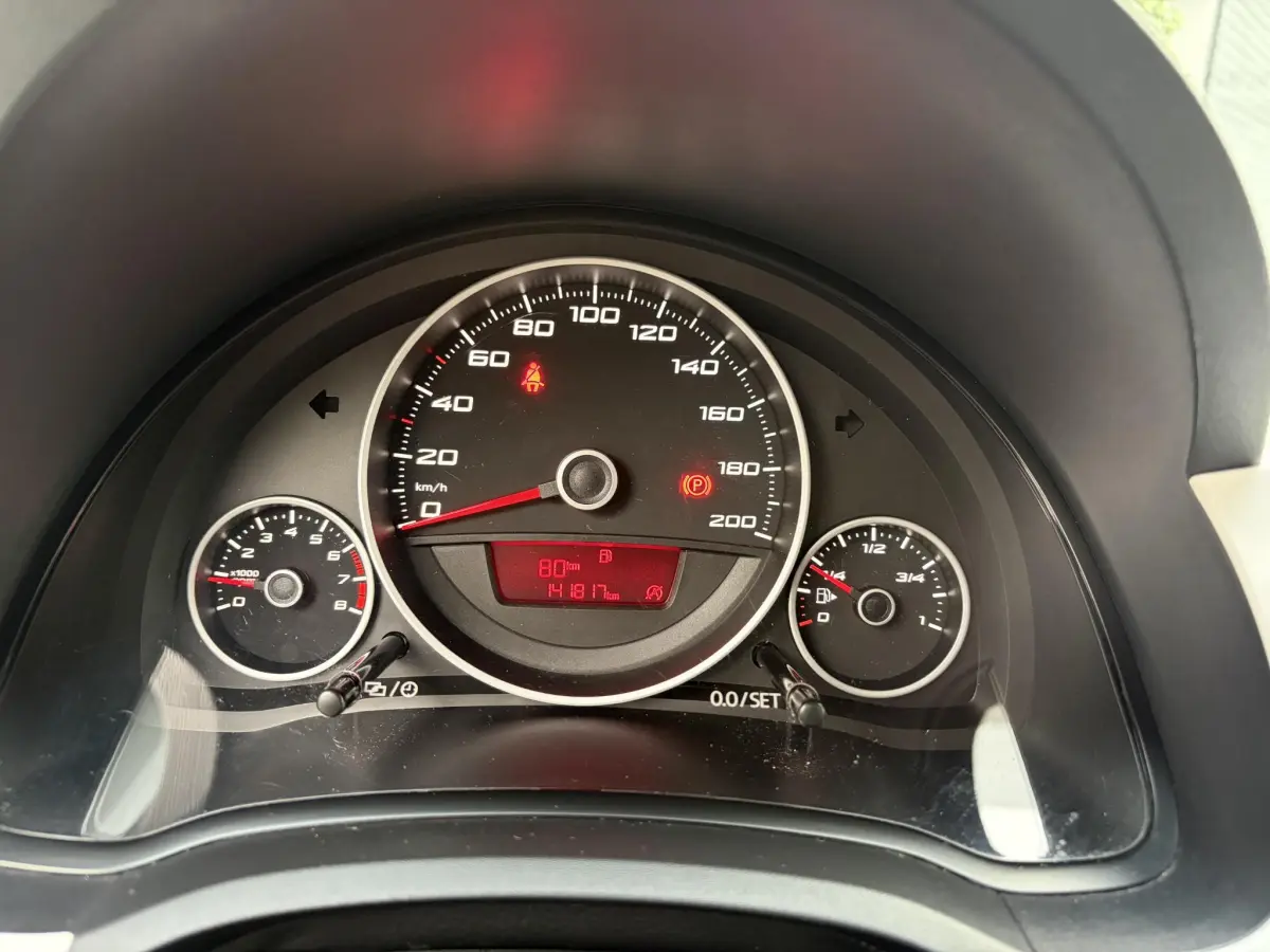 Mii 1.0 Sport | Cruise | Parkeer sensoren | Stoel verwarming | CV |