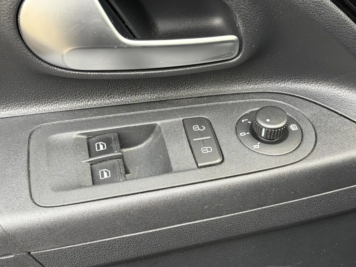 Mii 1.0 Sport | Cruise | Parkeer sensoren | Stoel verwarming | CV |