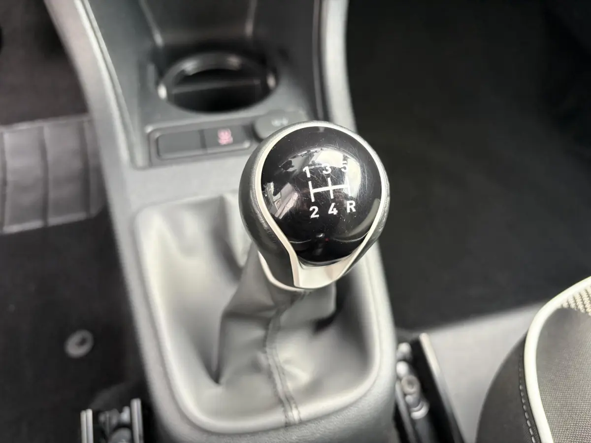 Mii 1.0 Sport | Cruise | Parkeer sensoren | Stoel verwarming | CV |