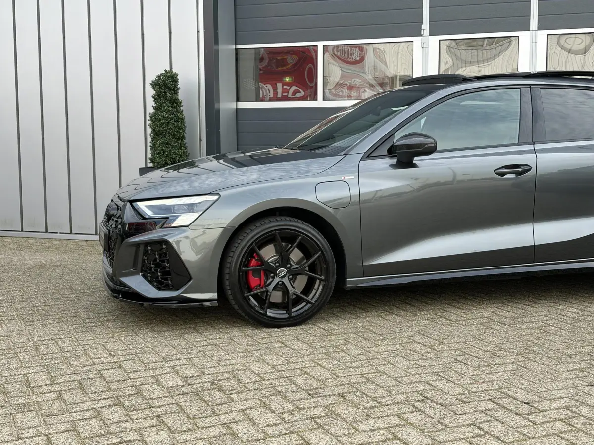 A3 Sportback 45 TFSI e S edition Competition | Pano | RS stoelen | B & O | Camera | Carbon pakket |