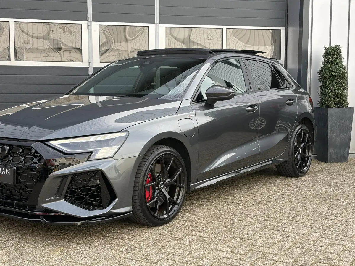 A3 Sportback 45 TFSI e S edition Competition | Pano | RS stoelen | B & O | Camera | Carbon pakket |