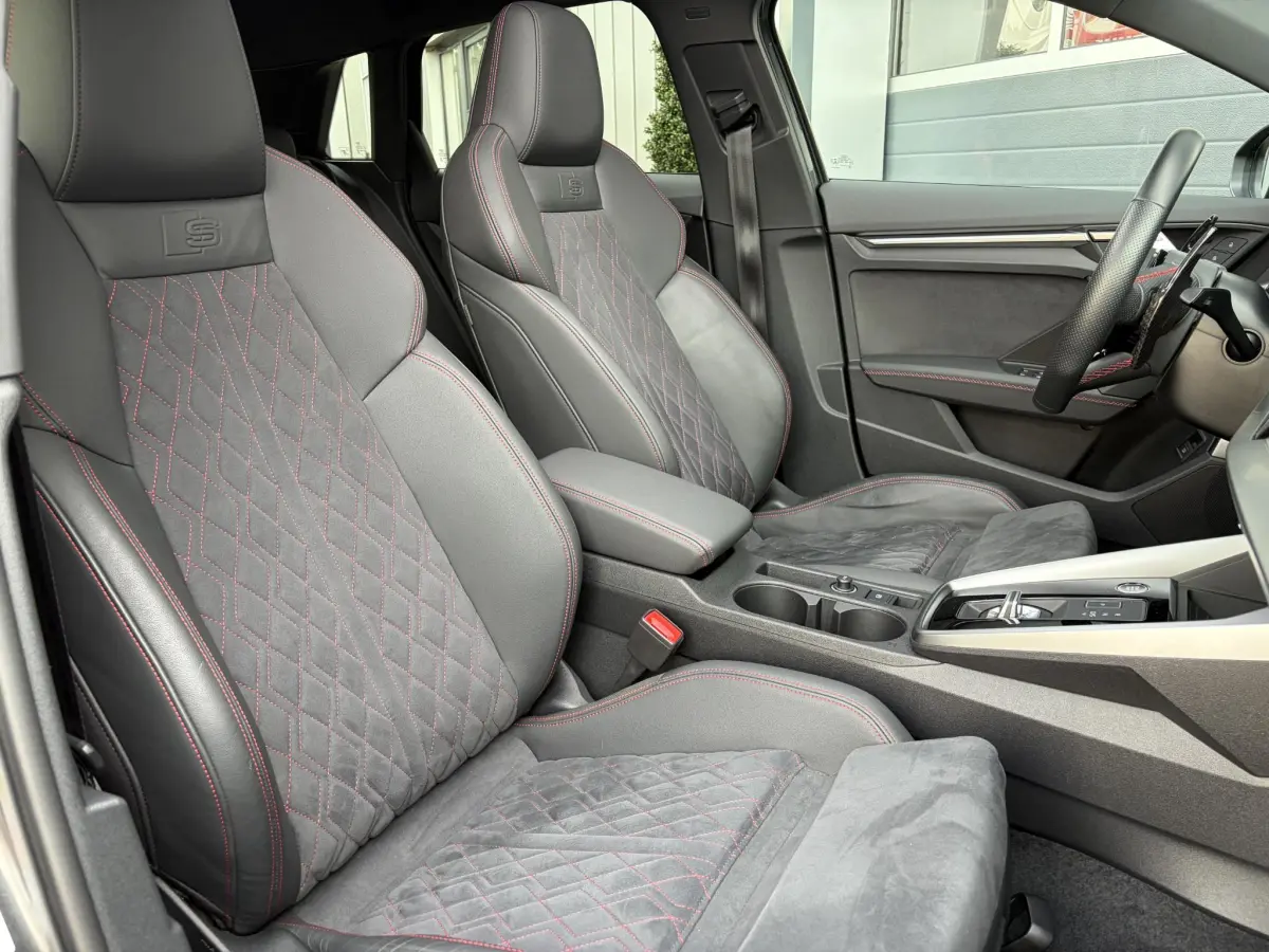 A3 Sportback 45 TFSI e S edition Competition | Pano | RS stoelen | B & O | Camera | Carbon pakket |