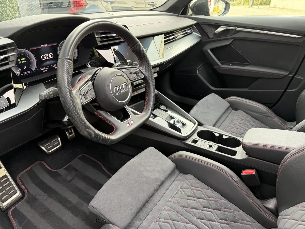 A3 Sportback 45 TFSI e S edition Competition | Pano | RS stoelen | B & O | Camera | Carbon pakket |