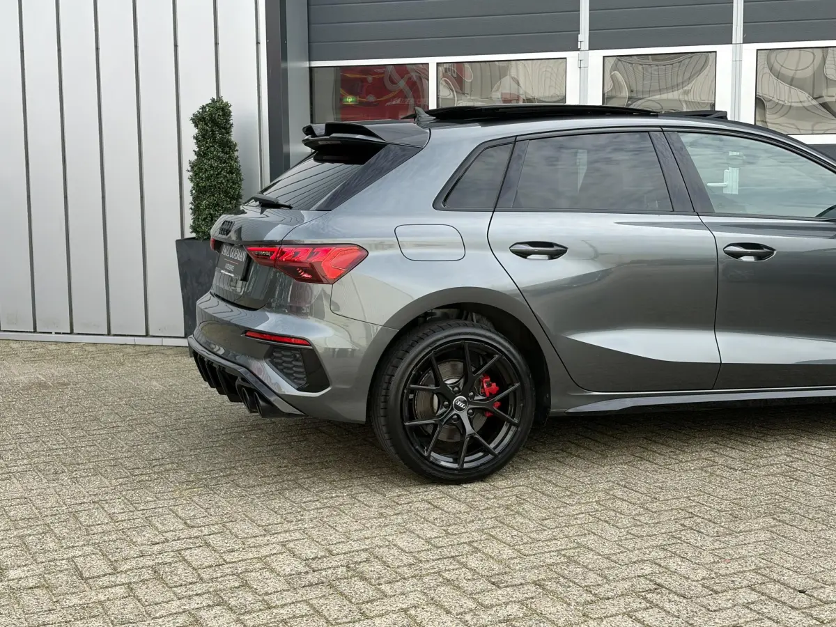 A3 Sportback 45 TFSI e S edition Competition | Pano | RS stoelen | B & O | Camera | Carbon pakket |