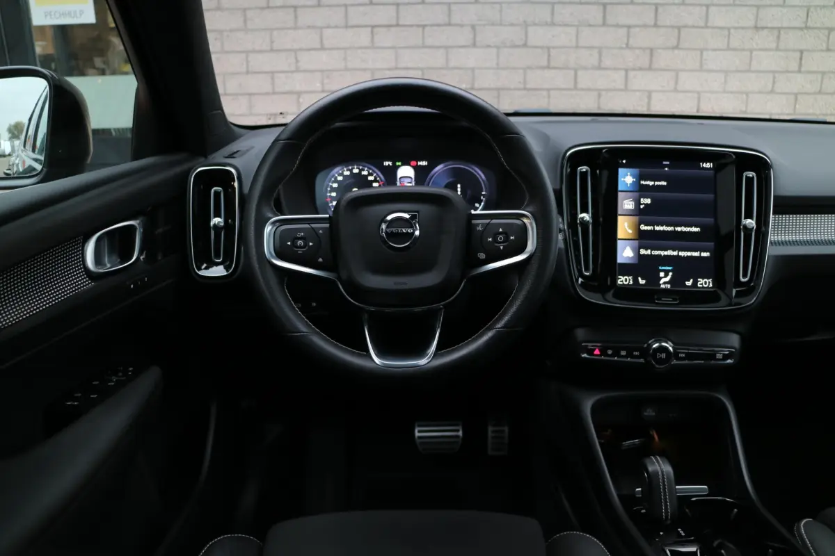 XC40 1.5 T4 Recharge R-Design | SOH % | Camera | Trekhaak |