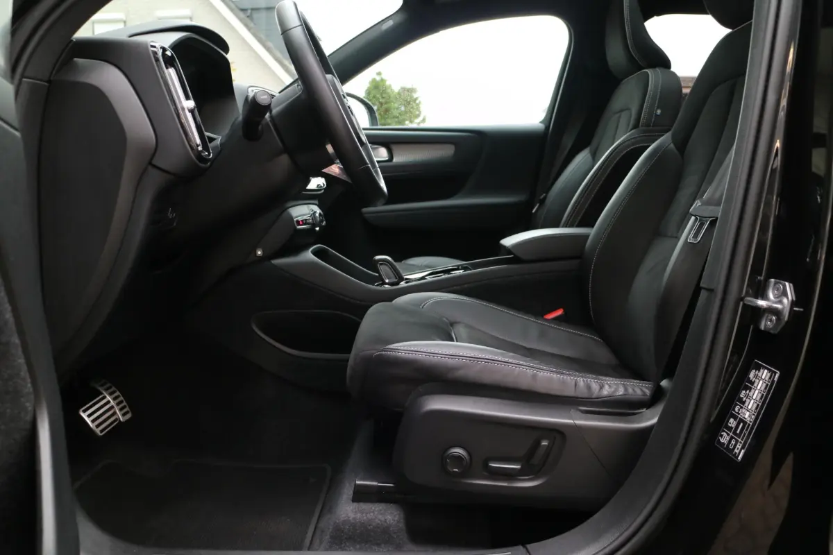 XC40 1.5 T4 Recharge R-Design | SOH % | Camera | Trekhaak |