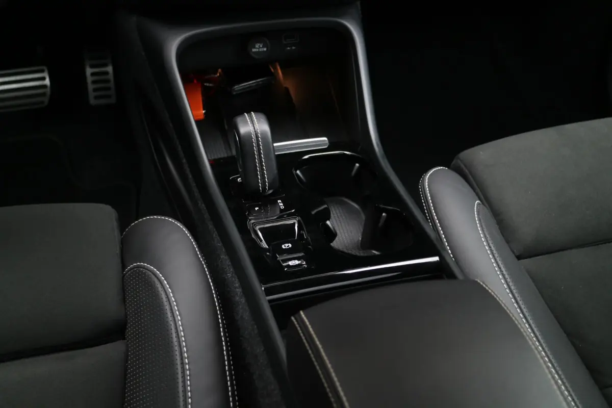 XC40 1.5 T4 Recharge R-Design | SOH % | Camera | Trekhaak |