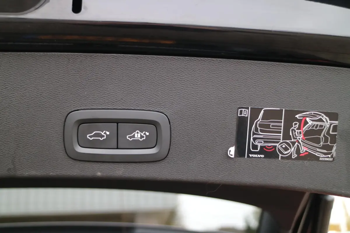 XC40 1.5 T4 Recharge R-Design | SOH % | Camera | Trekhaak |