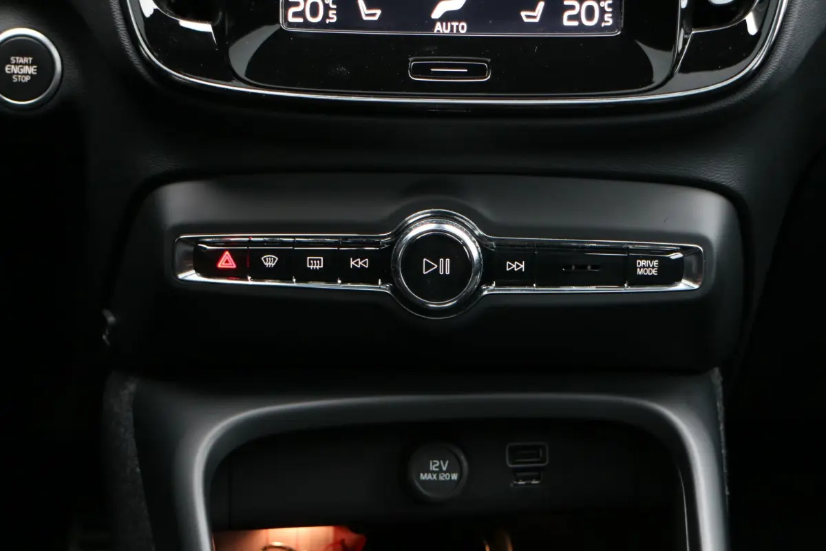 XC40 1.5 T4 Recharge R-Design | SOH % | Camera | Trekhaak |