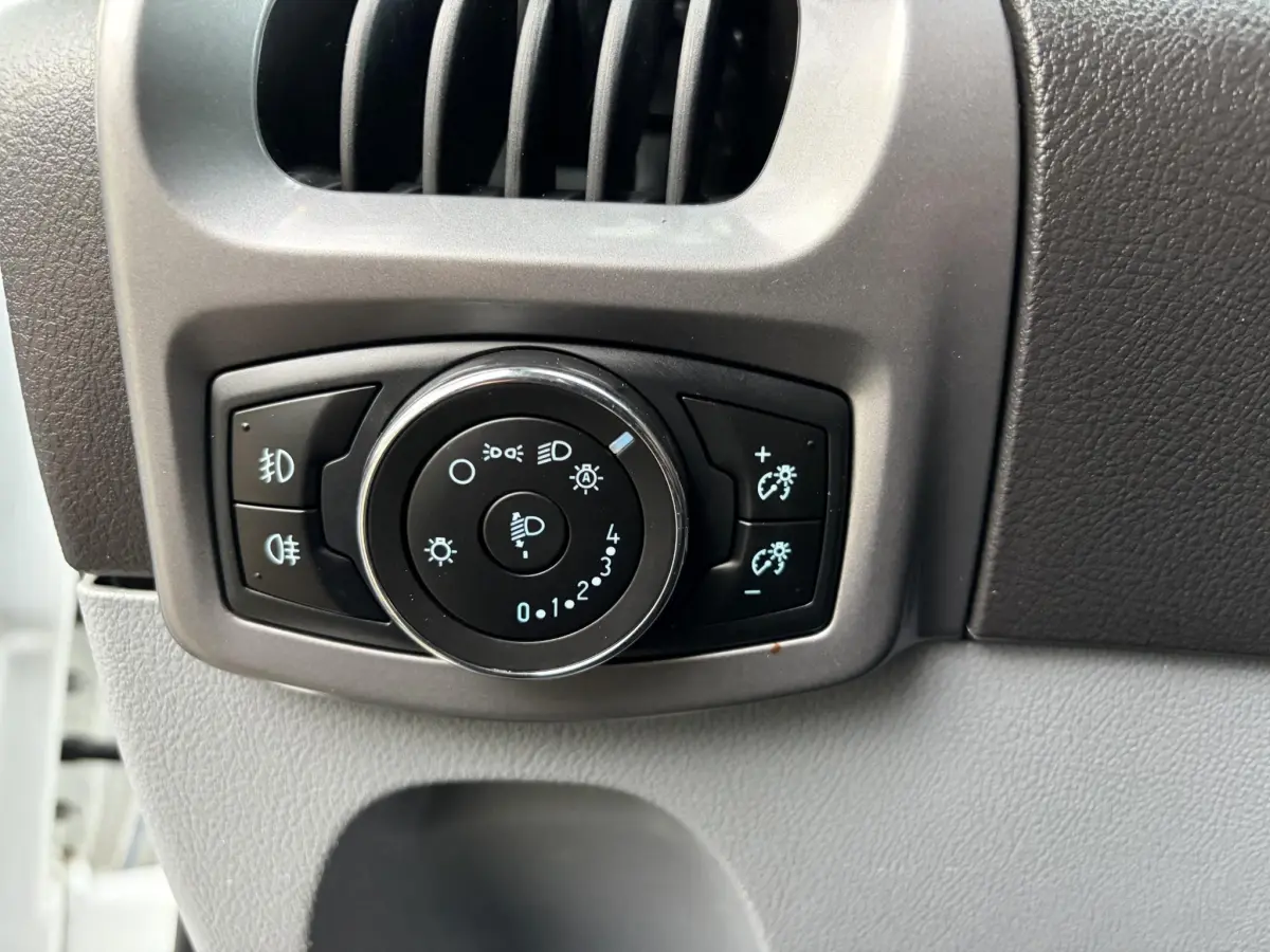Transit Custom 290 2.0 TDCI L2H1 | Trekhaak | Airco | Elektrische Ramen | Parkeer sensoren |