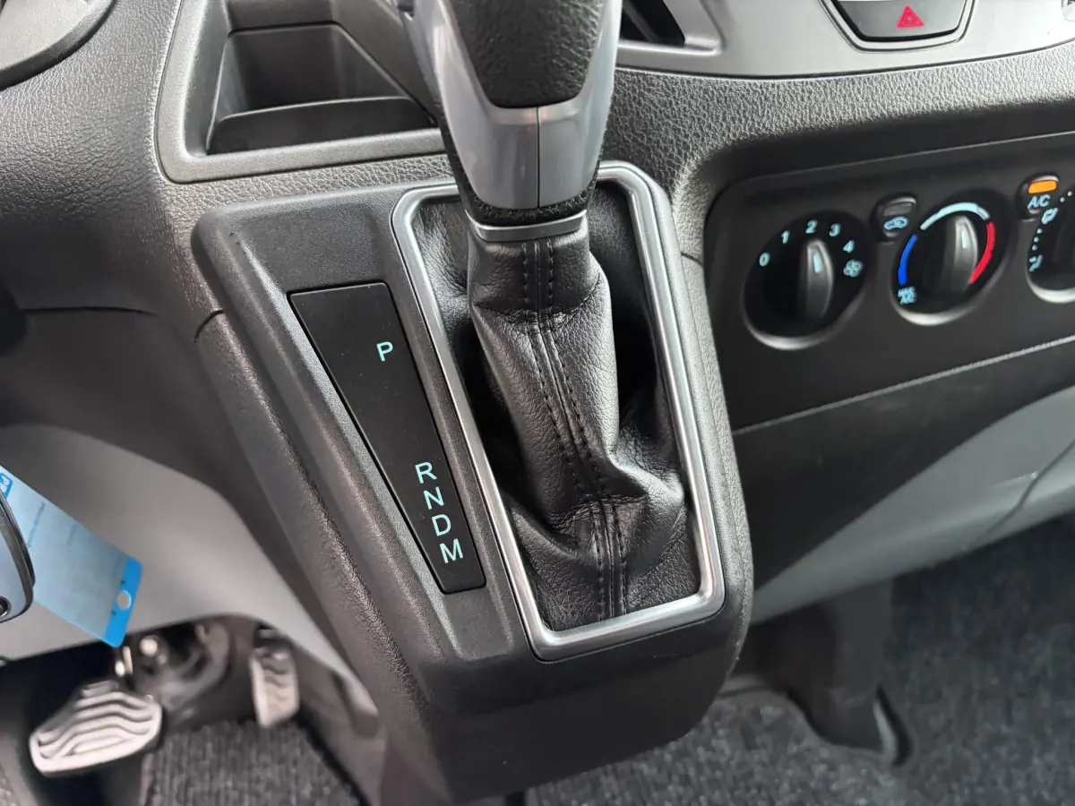 Transit Custom 290 2.0 TDCI L2H1 | Trekhaak | Airco | Elektrische Ramen | Parkeer sensoren |