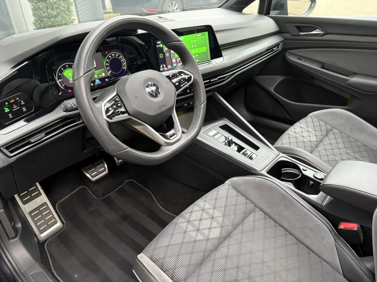 Golf 1.5 eTSI R-Line | Pano | LED | Stoel verwarming | 3x R-Line | Camera | Sfeer |