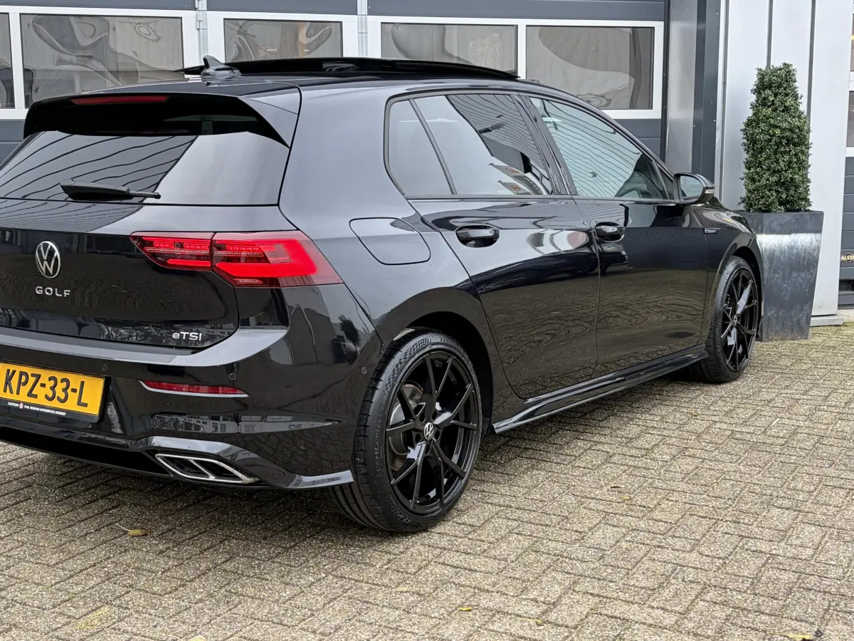 Golf 1.5 eTSI R-Line | Pano | LED | Stoel verwarming | 3x R-Line | Camera | Sfeer |