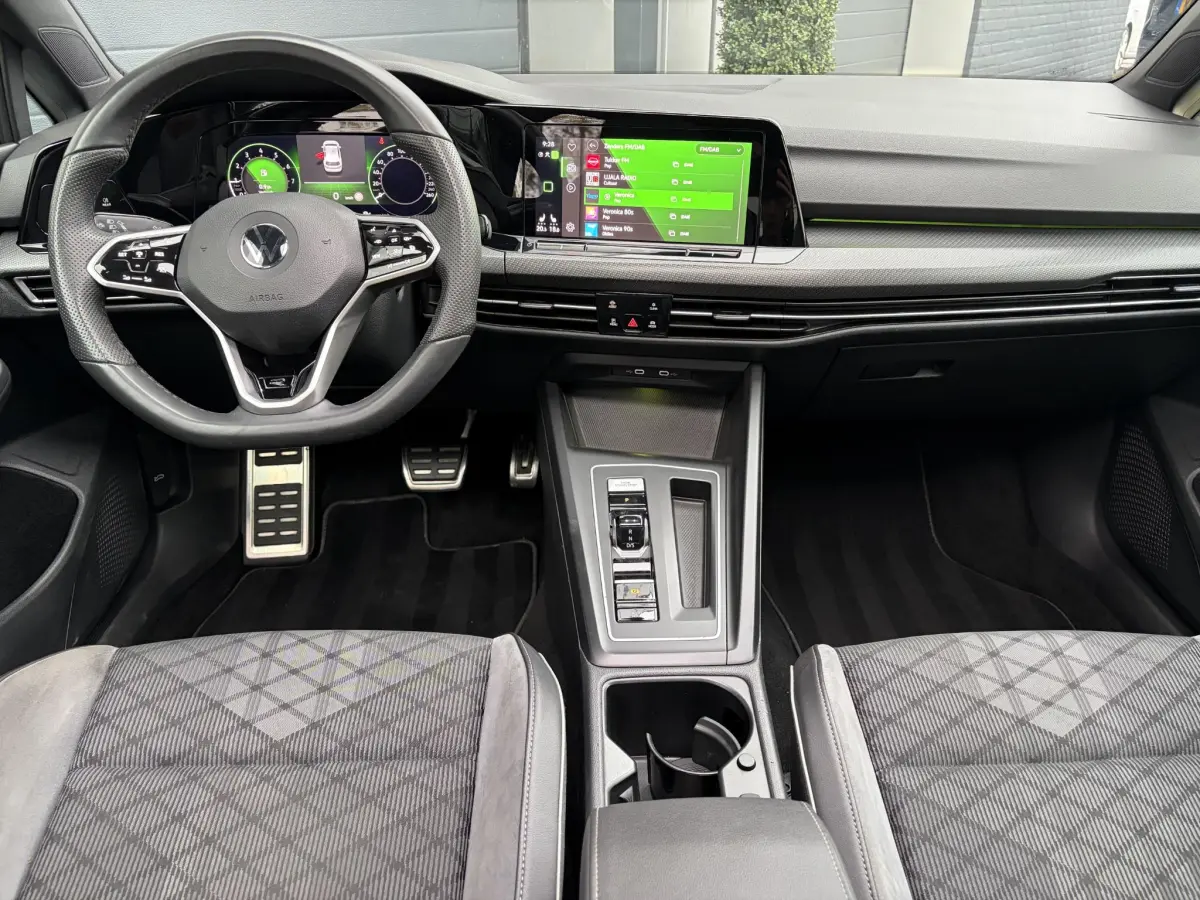 Golf 1.5 eTSI R-Line | Pano | LED | Stoel verwarming | 3x R-Line | Camera | Sfeer |