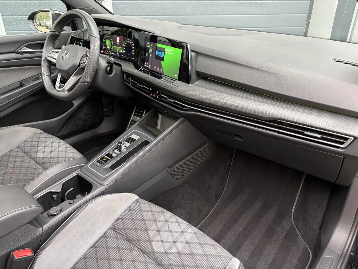 Golf 1.5 eTSI R-Line | Pano | LED | Stoel verwarming | 3x R-Line | Camera | Sfeer |