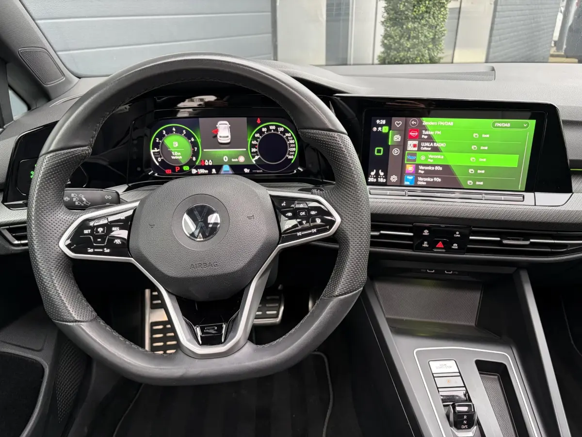 Golf 1.5 eTSI R-Line | Pano | LED | Stoel verwarming | 3x R-Line | Camera | Sfeer |