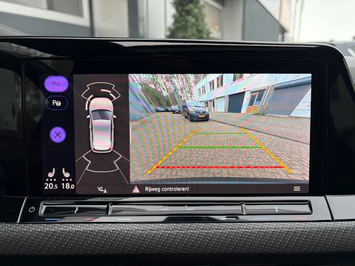 Golf 1.5 eTSI R-Line | Pano | LED | Stoel verwarming | 3x R-Line | Camera | Sfeer |