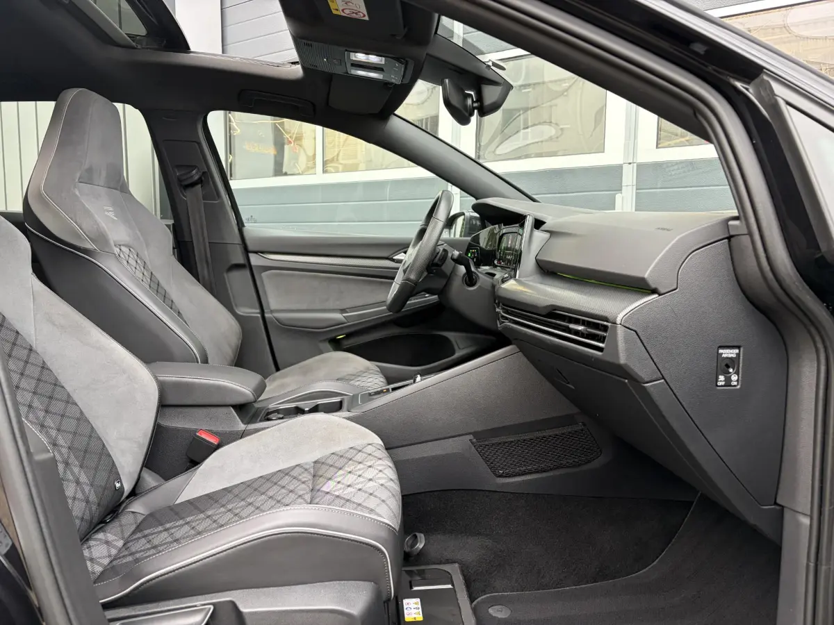 Golf 1.5 eTSI R-Line | Pano | LED | Stoel verwarming | 3x R-Line | Camera | Sfeer |