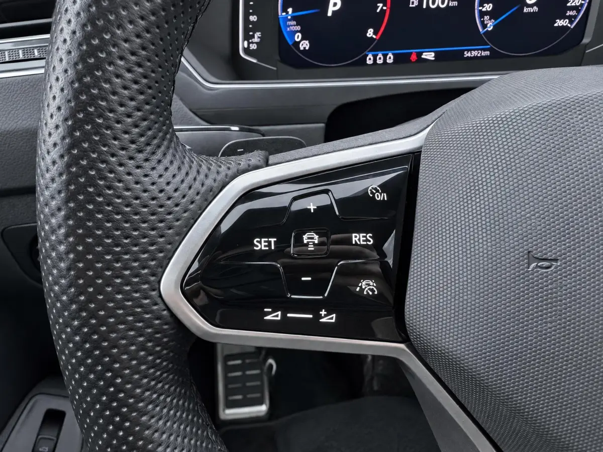 Tiguan 1.5 TSI 2X R-Line BOVAG GARANTIE CARPLAY/ACC/NAVI