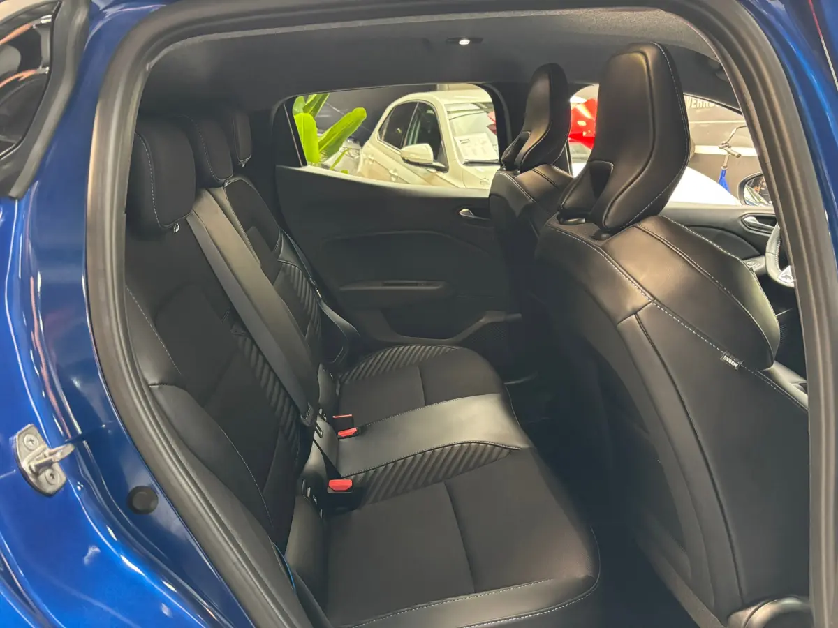 Clio 1.6 E-Tech Full Hybrid 145 esprit Alpine / Camera / Navi