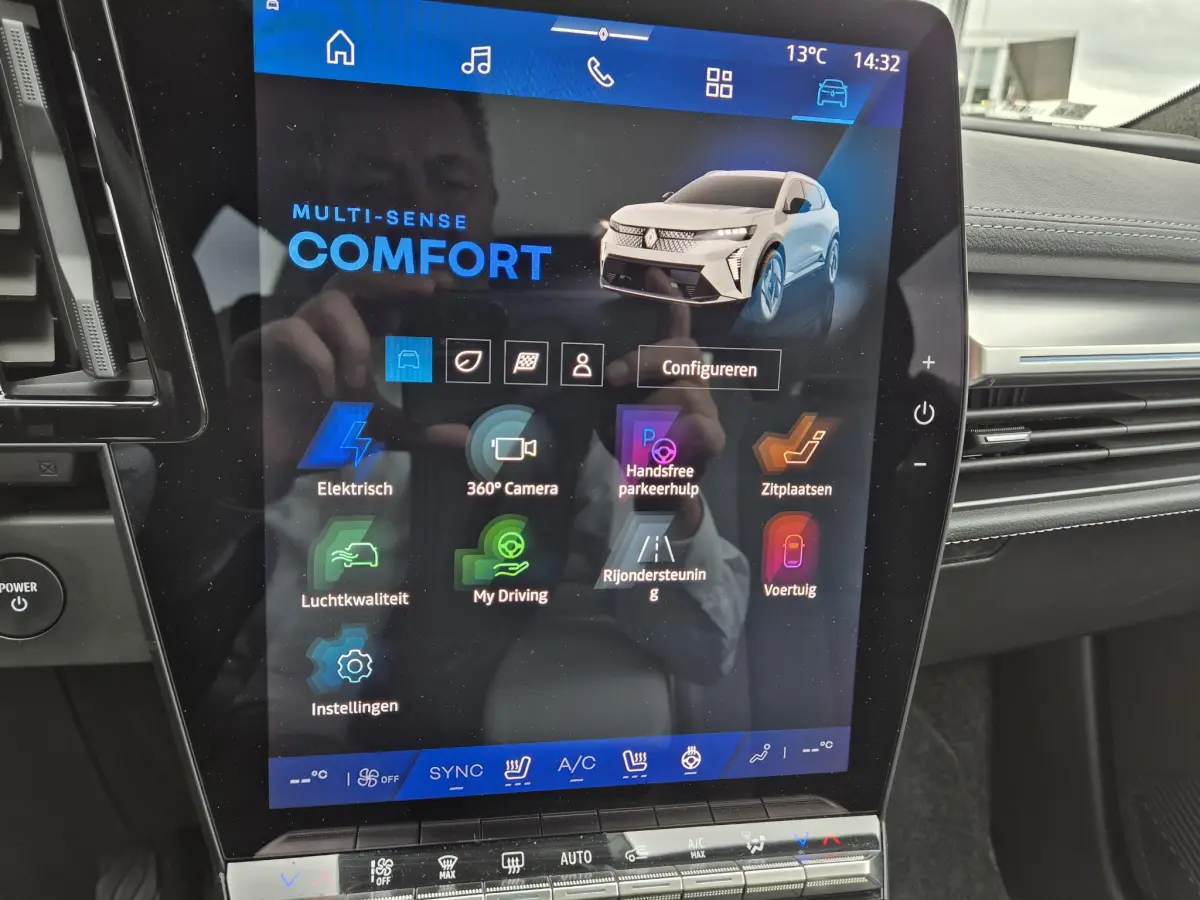 Scénic E-Tech EV87 long range iconic SolarBay dak, Harman Kardon audio, 360° Camera, Adv. Driving Assist, S