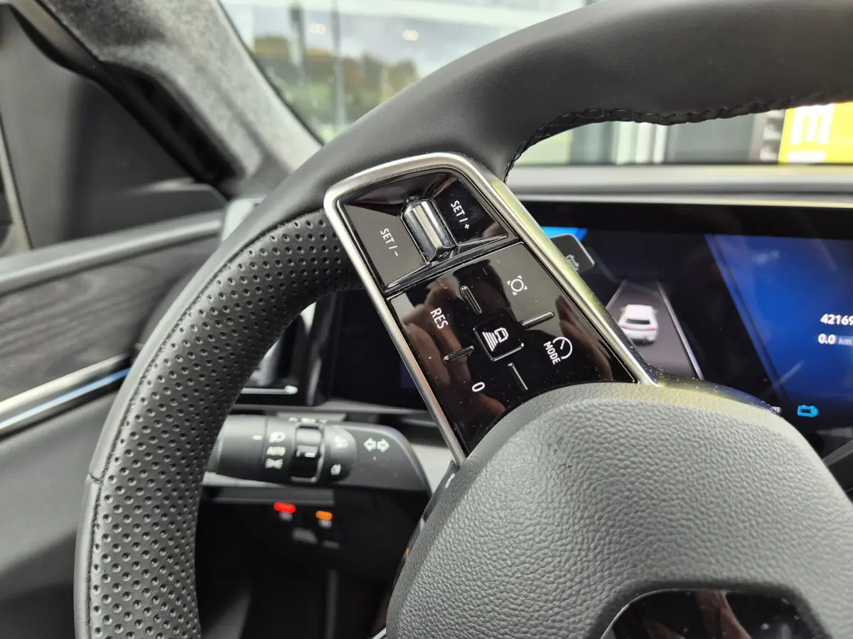 Scénic E-Tech EV87 long range iconic SolarBay dak, Harman Kardon audio, 360° Camera, Adv. Driving Assist, S