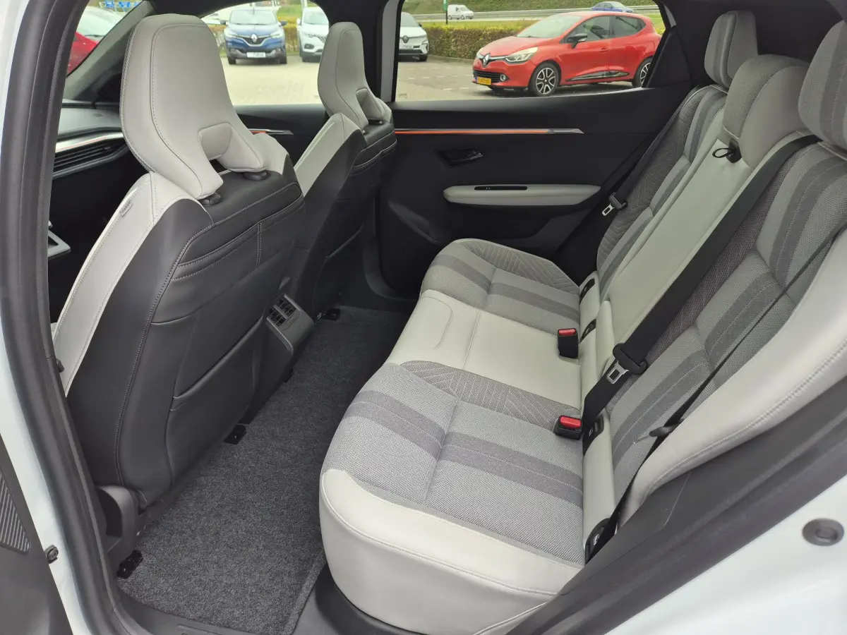 Scénic E-Tech EV87 long range iconic SolarBay dak, Harman Kardon audio, 360° Camera, Adv. Driving Assist, S