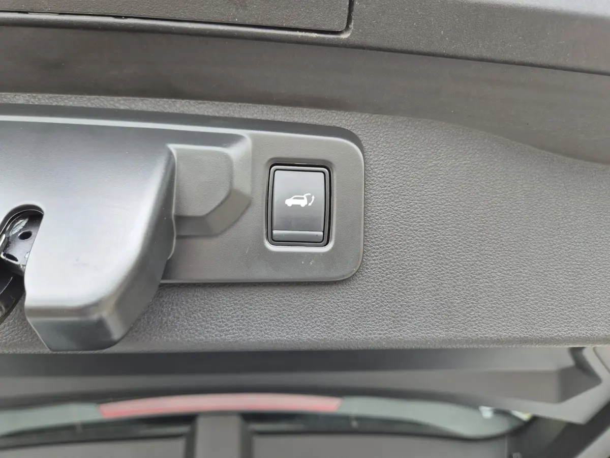 Scénic E-Tech EV87 long range iconic SolarBay dak, Harman Kardon audio, 360° Camera, Adv. Driving Assist, S
