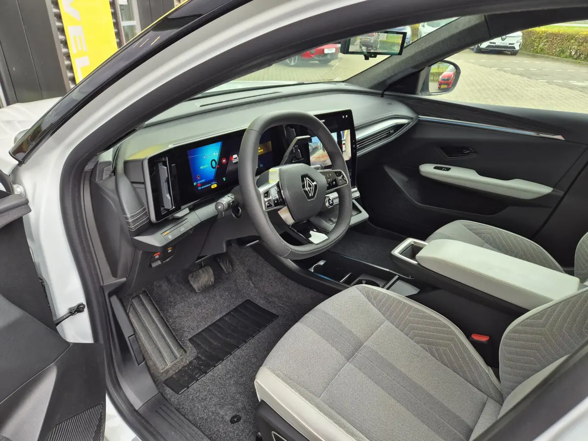 Scénic E-Tech EV87 long range iconic SolarBay dak, Harman Kardon audio, 360° Camera, Adv. Driving Assist, S