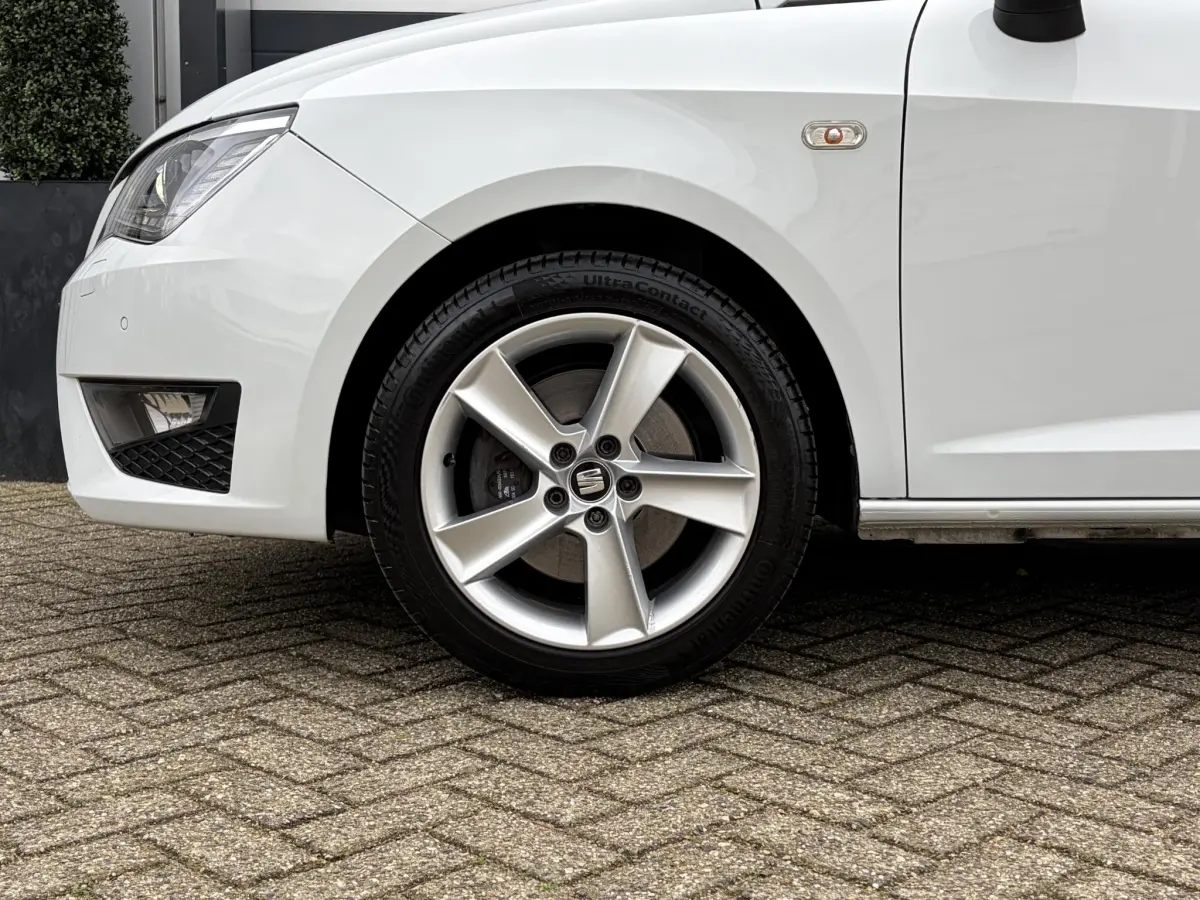 Ibiza 1.0 EcoTSI FR | LED | Stoelverwarming | Climate | Parkeer sensoren |