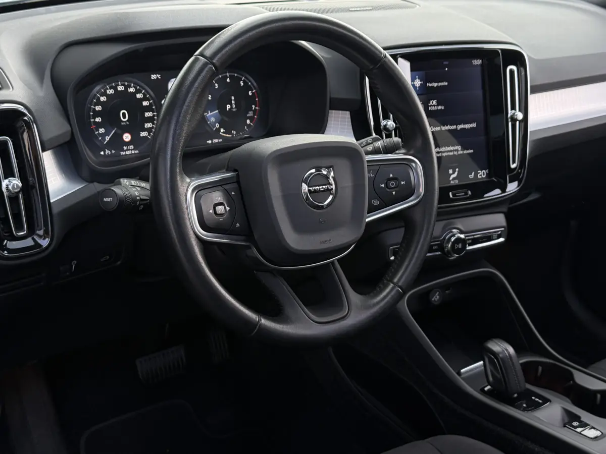 XC40 1.5 T3 Momentum I Aut. I Camera I Pano.dak I Harman Kardon