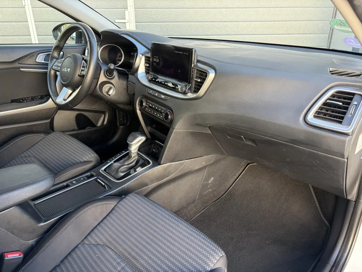 Ceed Sportswagon 1.5 T-GDi MHEV DynamicLine | LED | Camera | Navi | Dealer onderhouden | Climate |
