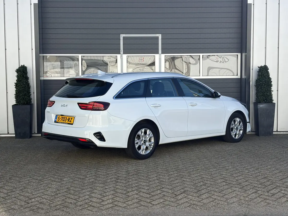 Ceed Sportswagon 1.5 T-GDi MHEV DynamicLine | LED | Camera | Navi | Dealer onderhouden | Climate |