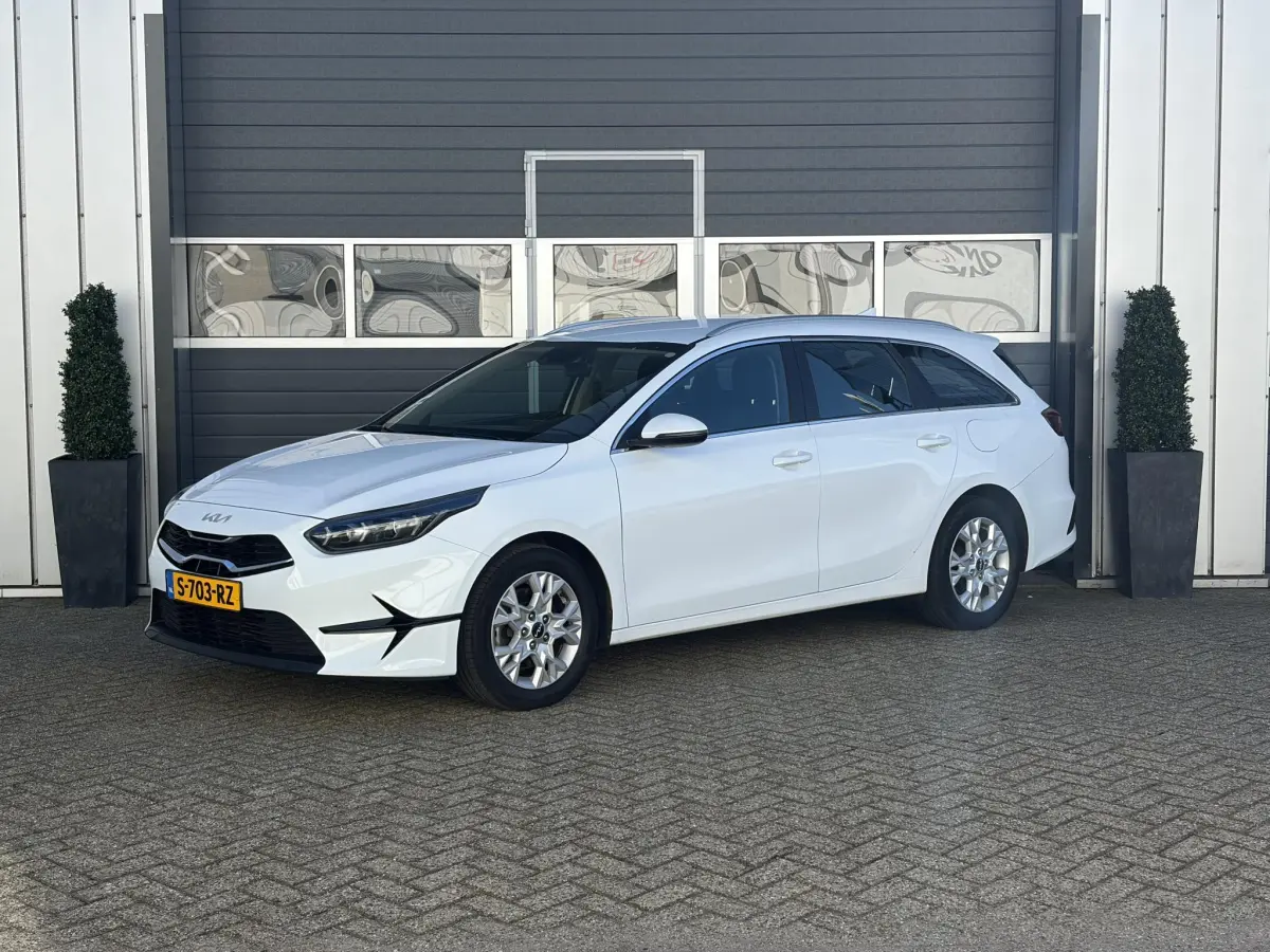 Ceed Sportswagon 1.5 T-GDi MHEV DynamicLine | LED | Camera | Navi | Dealer onderhouden | Climate |