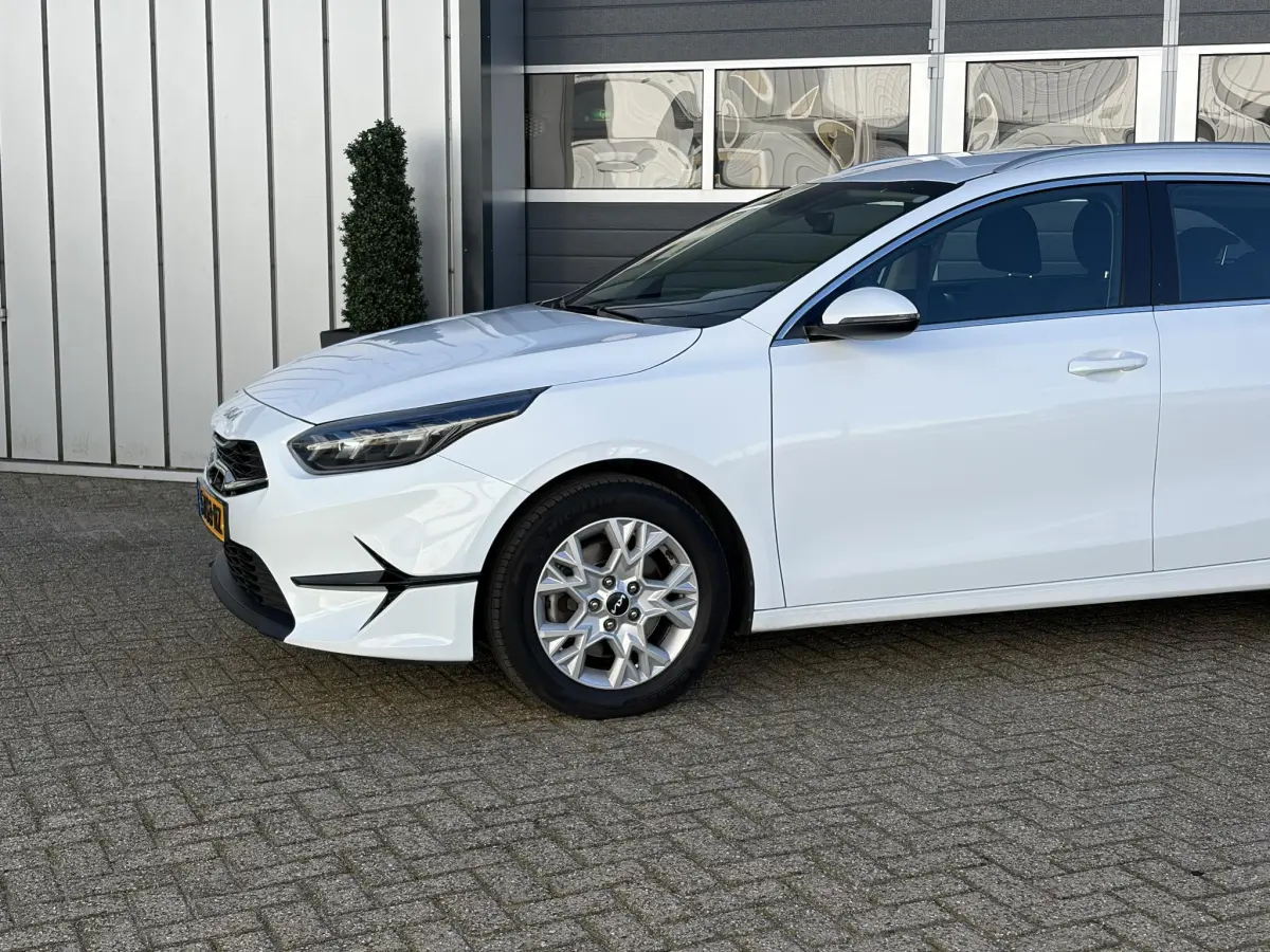 Ceed Sportswagon 1.5 T-GDi MHEV DynamicLine | LED | Camera | Navi | Dealer onderhouden | Climate |
