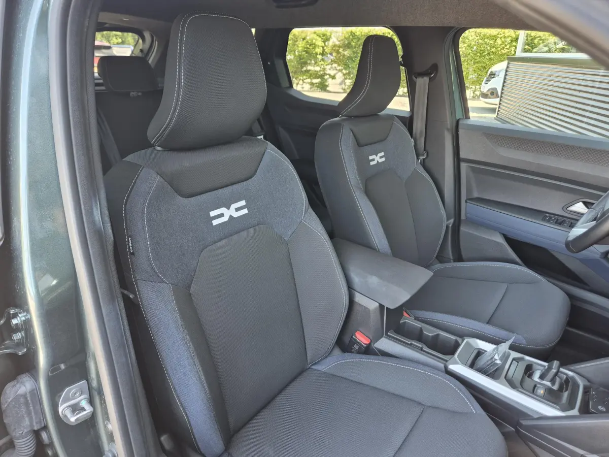 Duster 1.6 Hybrid 140 Journey Camera, Climate Control, Apple/Android Auto