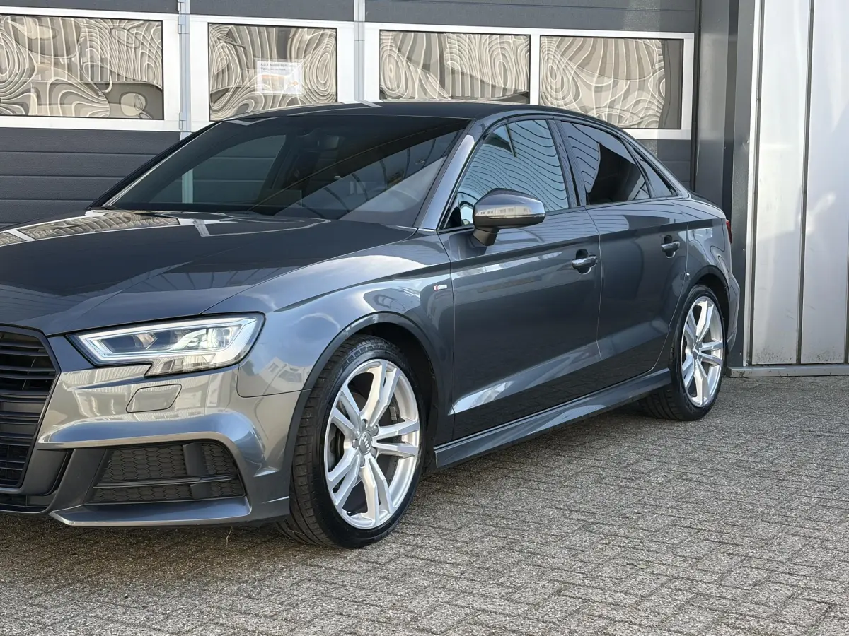 A3 Limousine 35 TFSI 3x S-Line | Stoel verwarming | Virtual | Parkeer sensoren | LED |