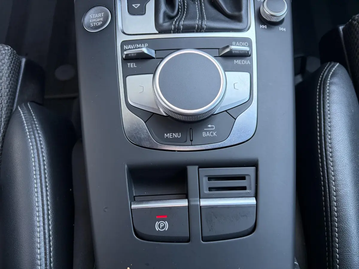 A3 Limousine 35 TFSI 3x S-Line | Stoel verwarming | Virtual | Parkeer sensoren | LED |