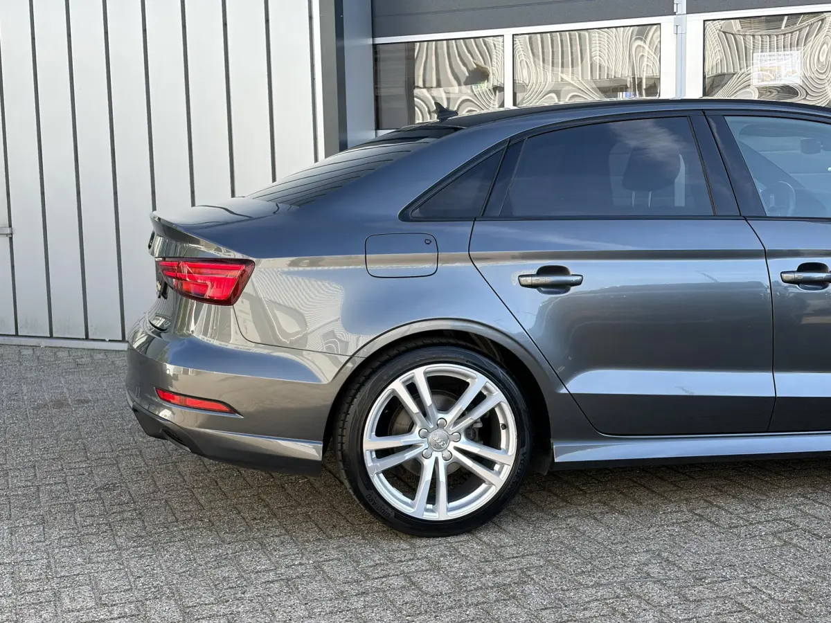 A3 Limousine 35 TFSI 3x S-Line | Stoel verwarming | Virtual | Parkeer sensoren | LED |