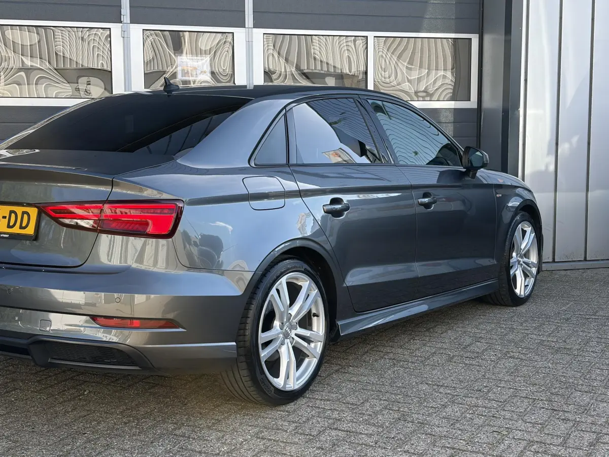 A3 Limousine 35 TFSI 3x S-Line | Stoel verwarming | Virtual | Parkeer sensoren | LED |