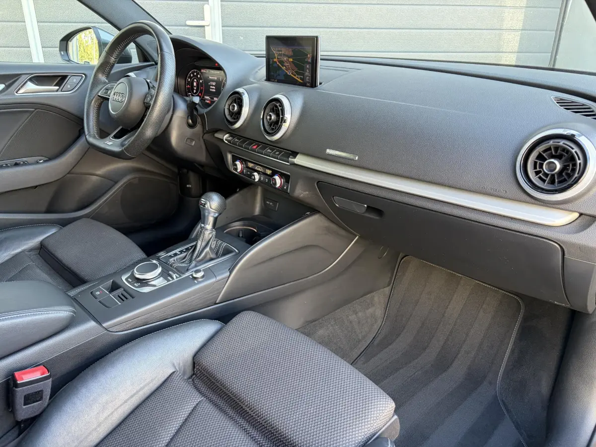 A3 Limousine 35 TFSI 3x S-Line | Stoel verwarming | Virtual | Parkeer sensoren | LED |