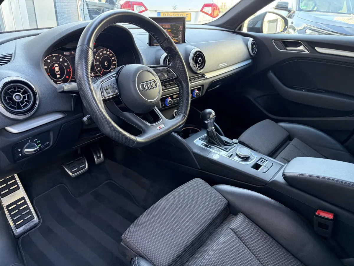A3 Limousine 35 TFSI 3x S-Line | Stoel verwarming | Virtual | Parkeer sensoren | LED |