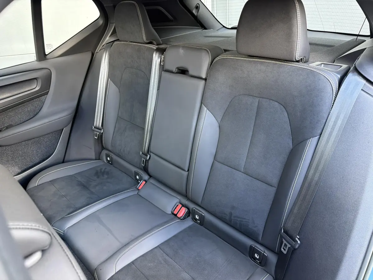 XC40 1.5 T5 Plug-in hybrid Ultimate Dark | Panodak